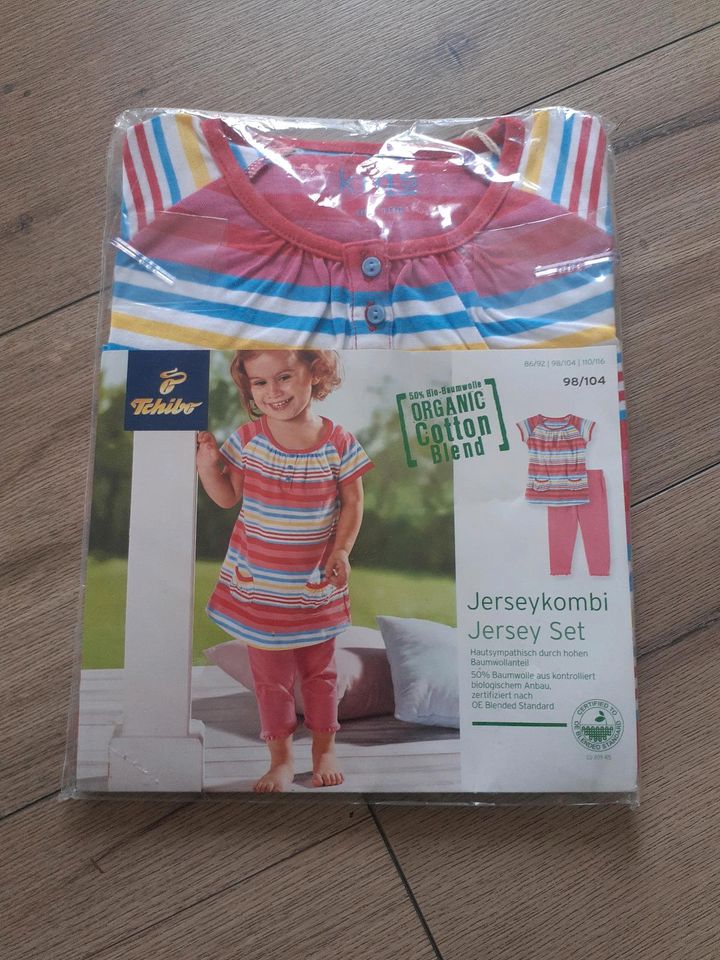 NEU Set Hose +Shirt Gr. 98/104 in Mengerskirchen