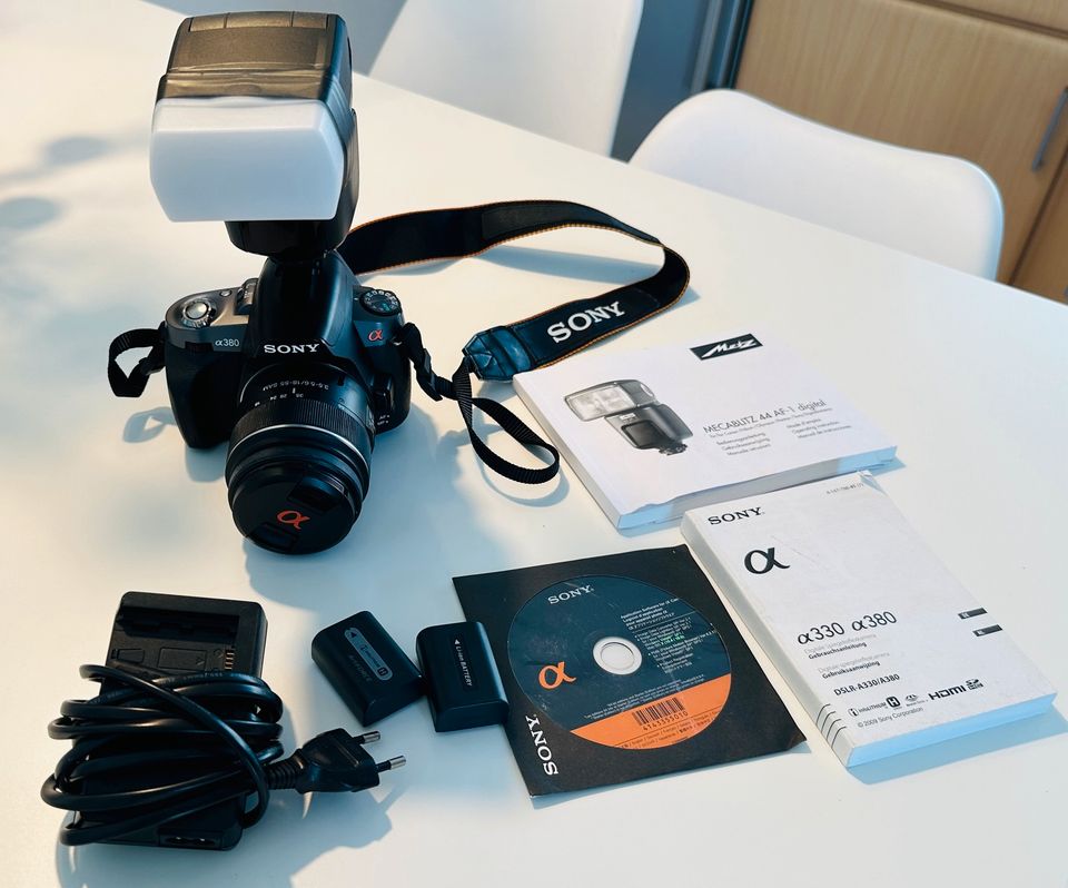 Sony Alpha DSLR a380 Spiegelreflexkamera mit MacaboBlitz 44 AF-1 in Zeuthen