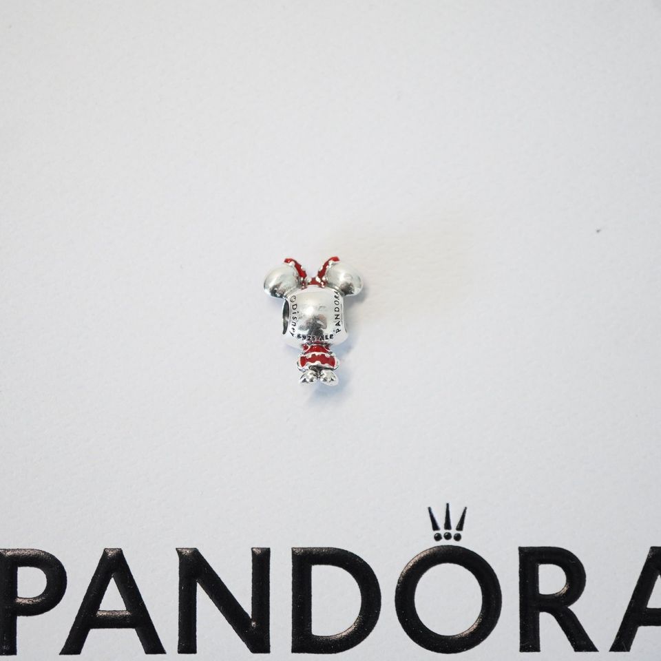 Pandora  Disney Minnie Maus Gepunktetes Kleid und Schleife Charm in Berlin