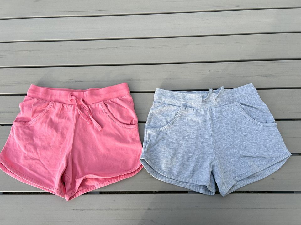 2 x Pepperts Mädchen Shorts 134 / 140 rosa hellgrau in Frankfurt am Main