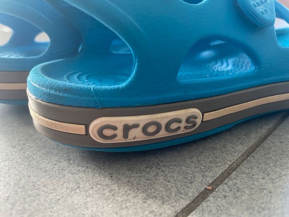 Crocs Sandalen blau 32 in Bad Feilnbach