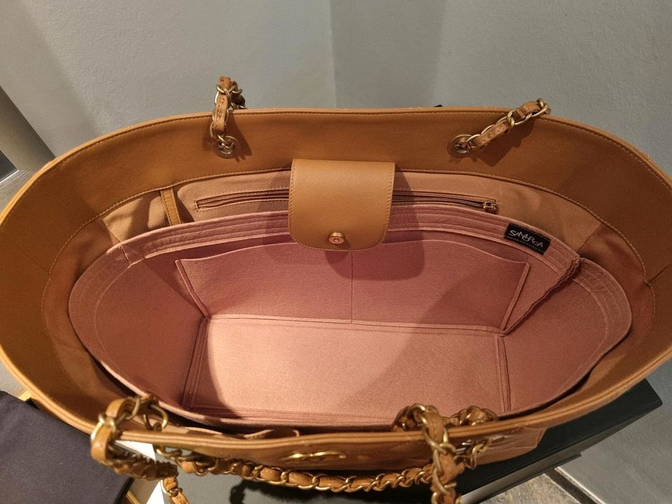 Chanel  Handtasche Tasche Shopper Braun in Bergheim