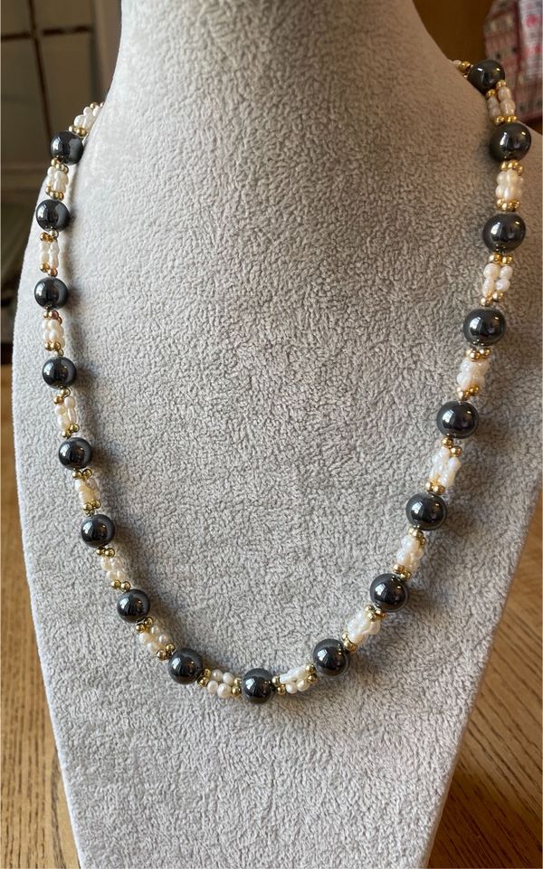 Perlenkette weiß schwarz Gold in Saarbrücken