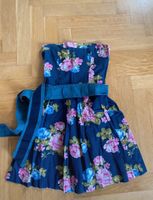 Trägerloses Sommerkleid mit Blumen LTB Bayern - Regensburg Vorschau