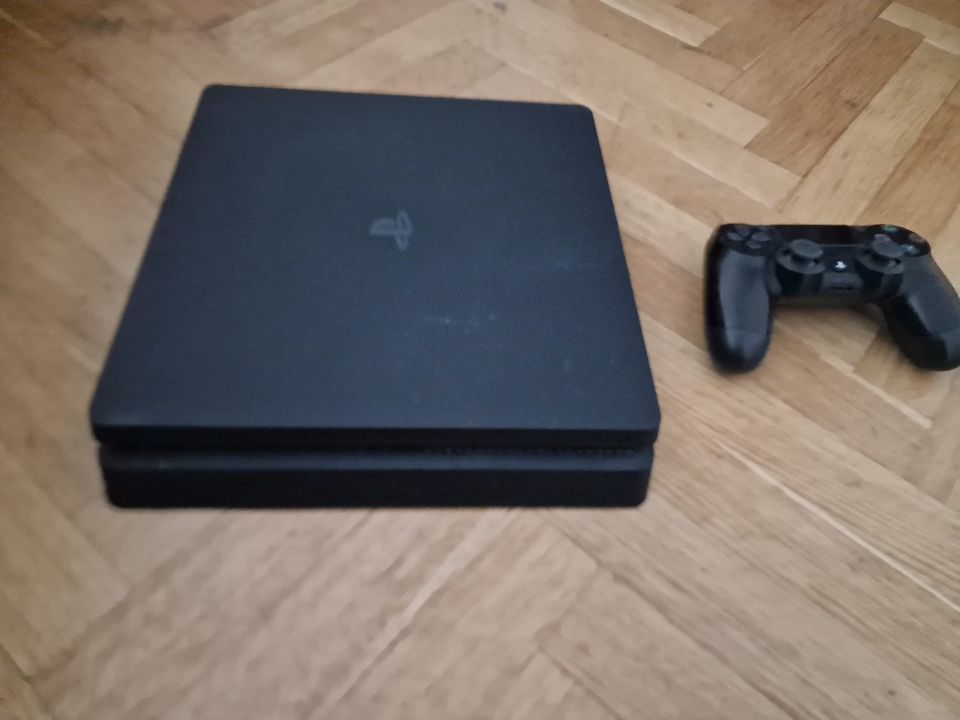 Playstation 4 Slim 500GB + 1 Controller in Kassel
