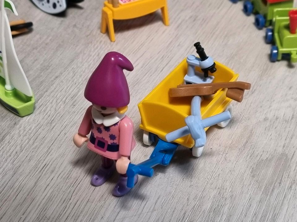 Playmobil Weihnachtsmann Wichtel Werkstatt Renntier in Rehfelde