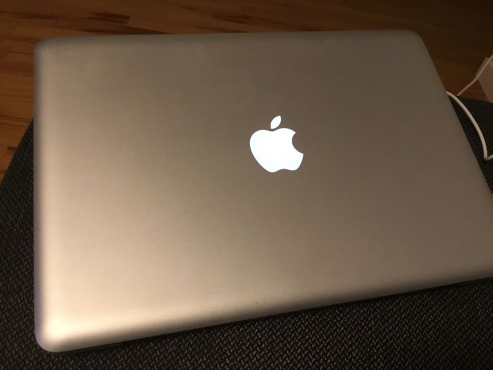 MacBook Pro 9,2 Silber 13 Zoll in Löhne