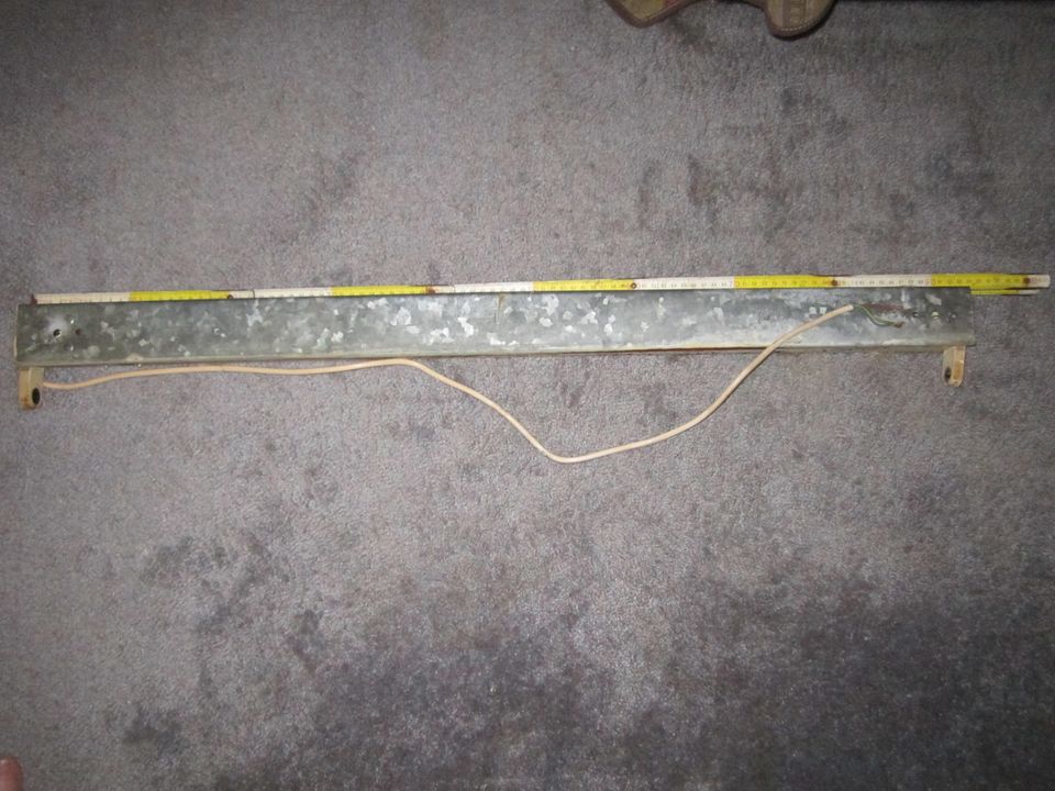 Neonröhren 90 cm, 2x, zusammen plus Halterungen aus Metall in Bielefeld