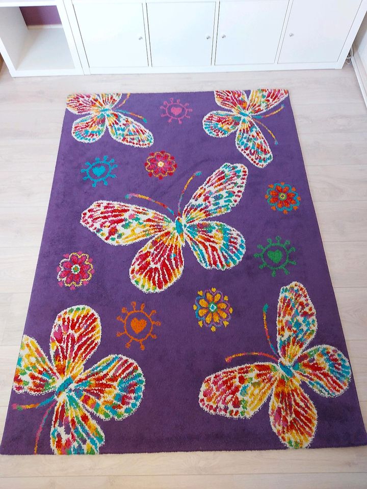 Kinderzimmerteppich mit Schmetterlingmotiven 120 x170cm in Rheinberg