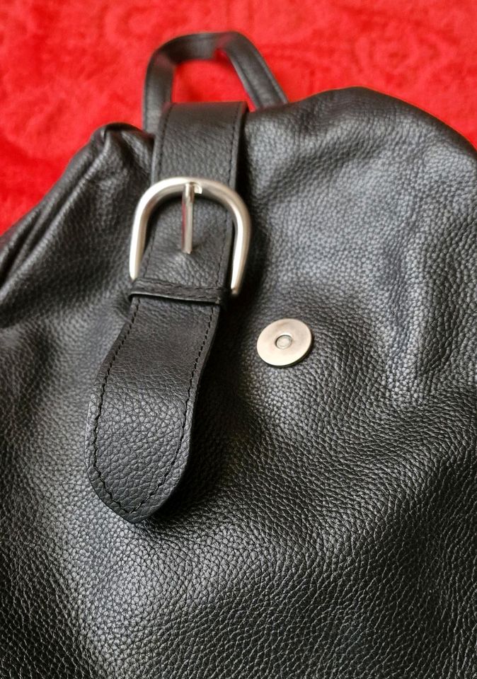 Damen Rucksack Leder neuwertig in Oberhausen