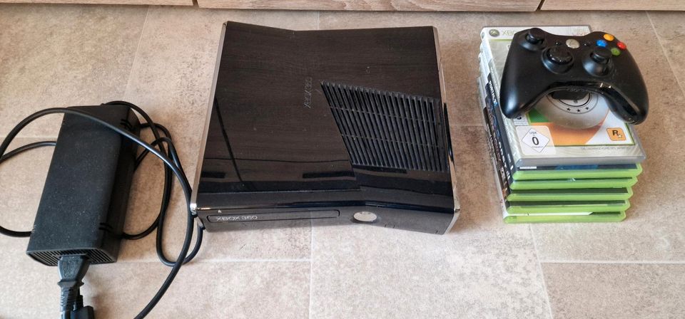 Xbox 360 slim 250GB mit OVP und Spiele in Feuchtwangen