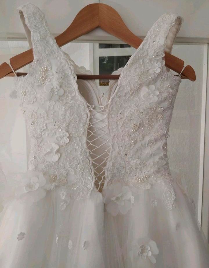 Brautkleid Hochzeitskleid Standesamtkleid A-Linie Ivory Schleier in Braunschweig