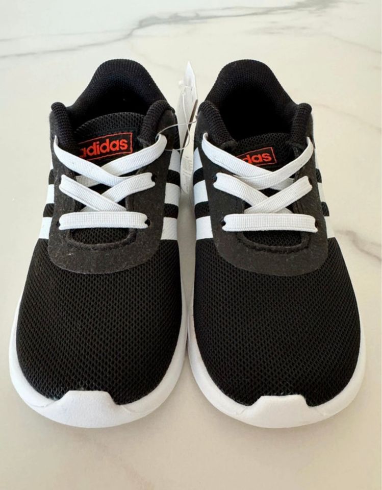 Adidas Sneaker in Bebra