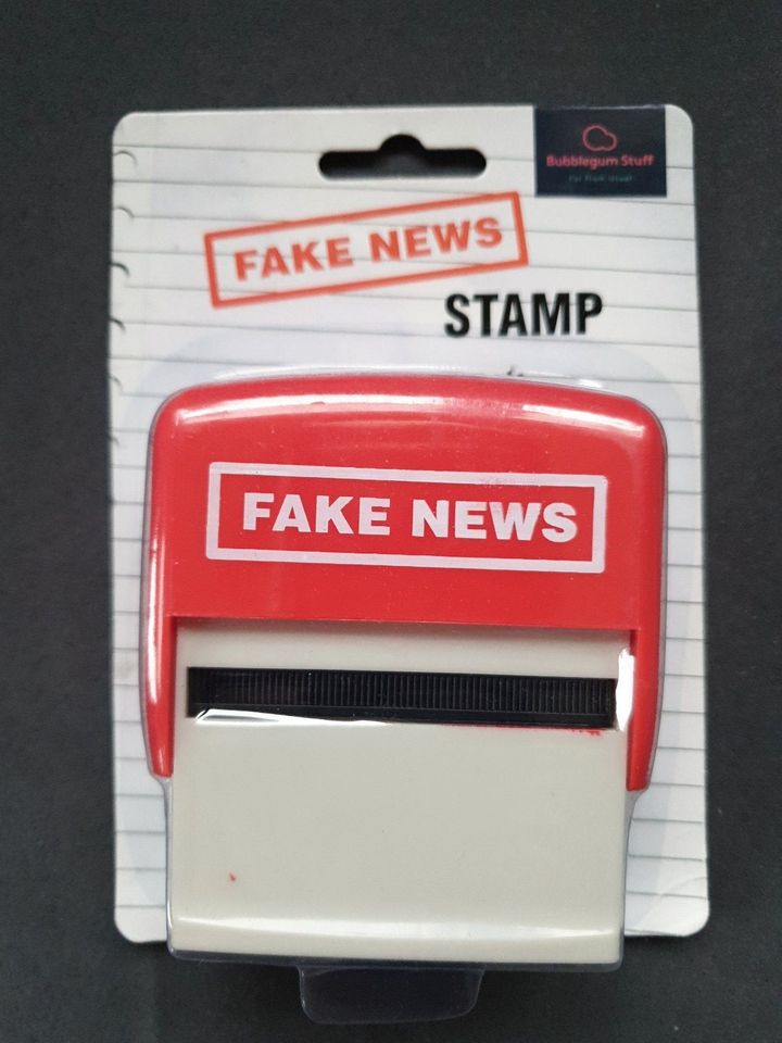 Stempel - Text: "FAKE NEWS" in Bad Oeynhausen