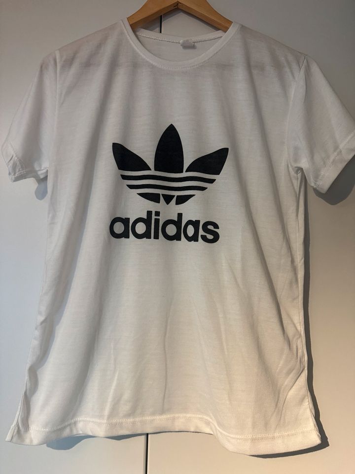 Drei Adidas t Shirts L S M in Hennef (Sieg)