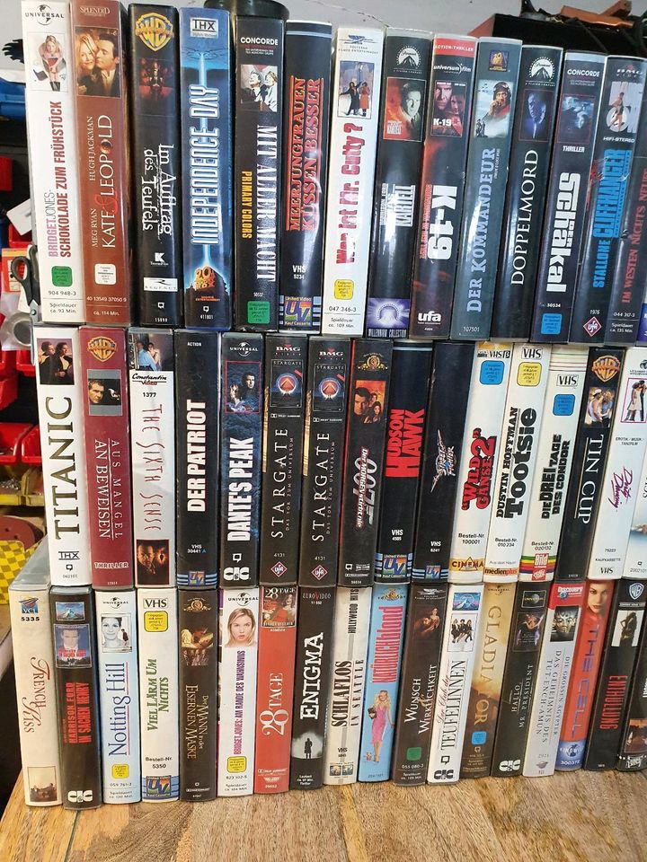 Videokassetten VHS Kassetten Sammlung 120 Stück in Salzkotten