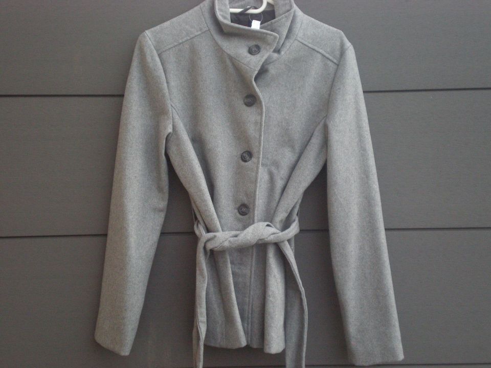Neue Jacke grau silber in Freisen