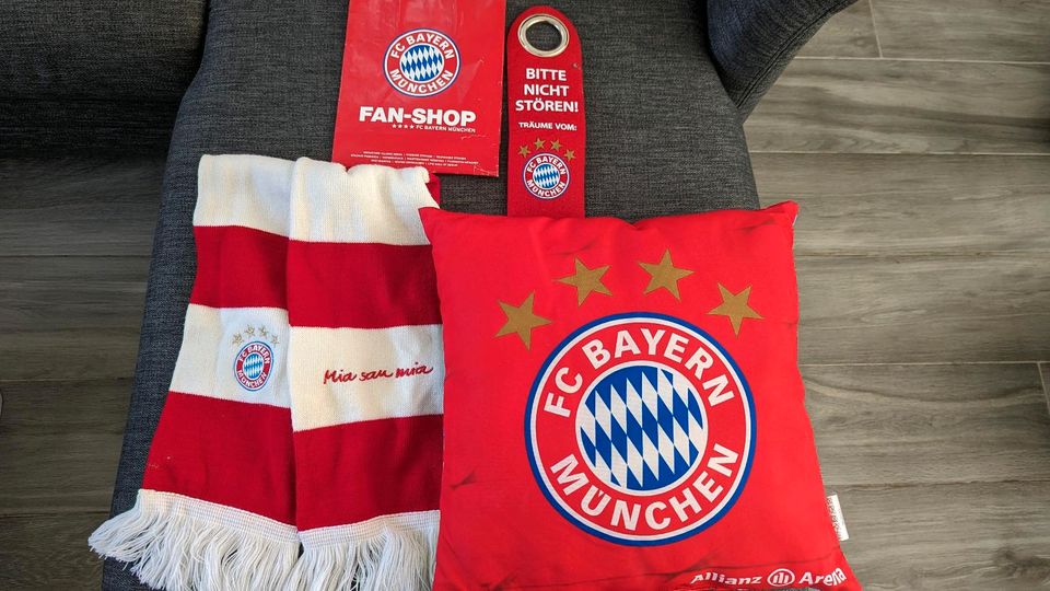 Fan-Paket "FC Bayern München" 18-teilig, tlw. NEU/OVP in Lübeck