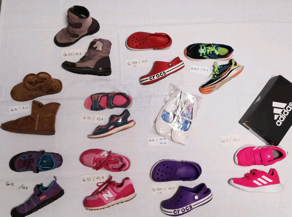 Schuhe 33 Sportschuh Sneaker Adidas New Balance Saucony Mädchen in Salzkotten