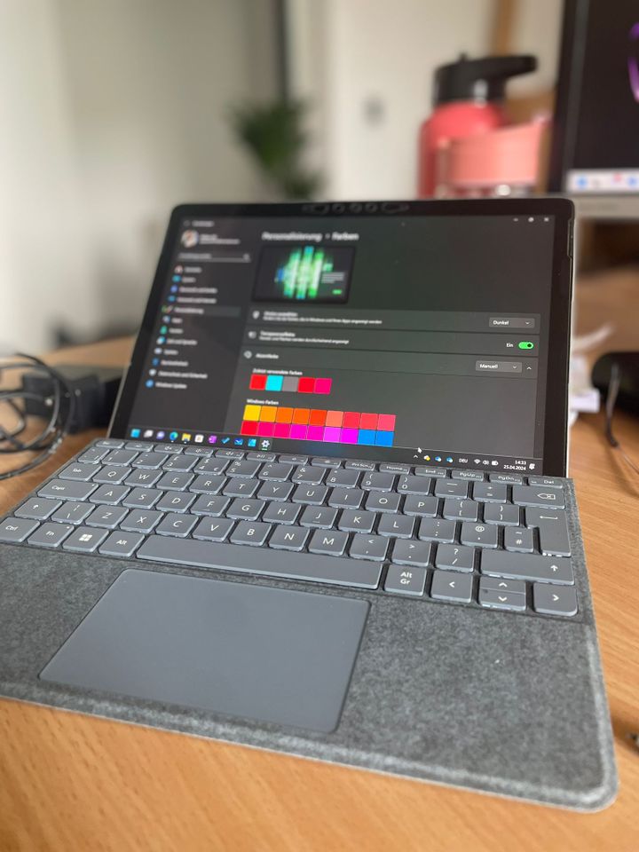 MICROSOFT Surface Go 2 in 1 Tablet in Wilhelmshaven