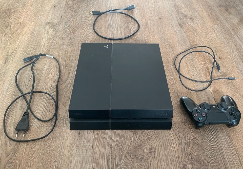 PlayStation 4 (CUH-1116A mit 500 GB) und The Elder Scrolls Online in Essen