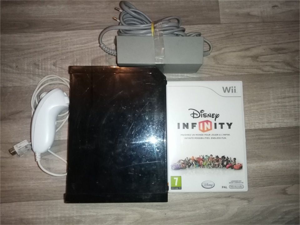 Nintendo Wii Schwarz mit Disney Infinity und Original Nunchuk in Würselen