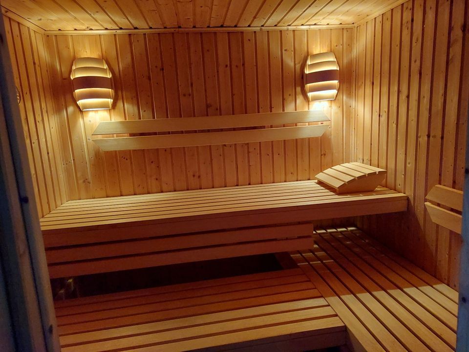Großzügiges Haus mit Schwimmhalle und Sauna in Stuhr