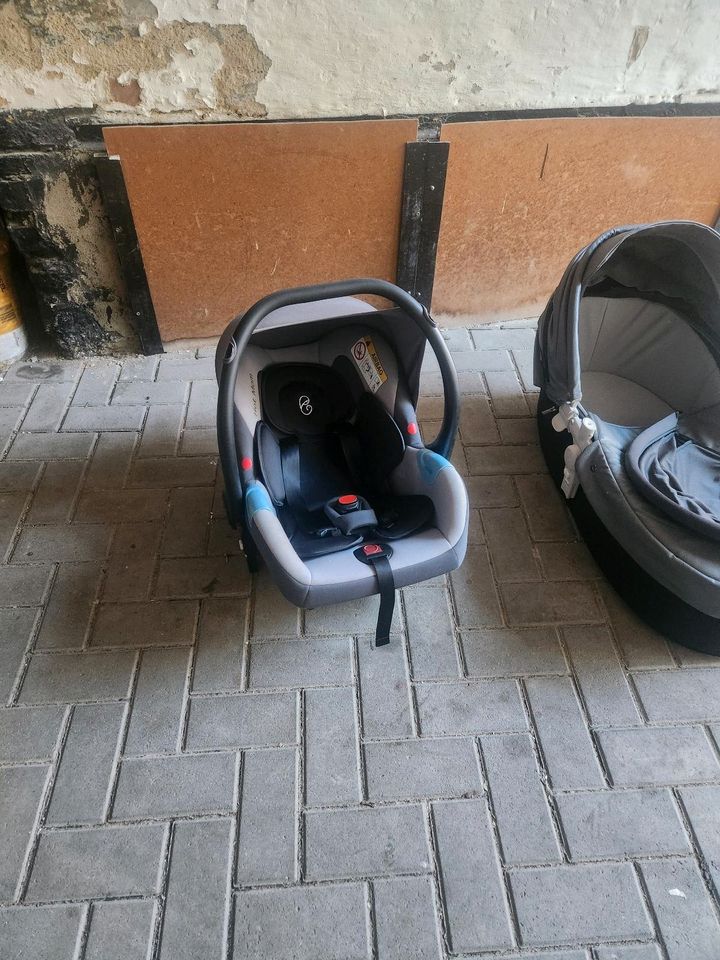 Kinderwagen Hot Mom 360 Grad Drehfunktion in Thale