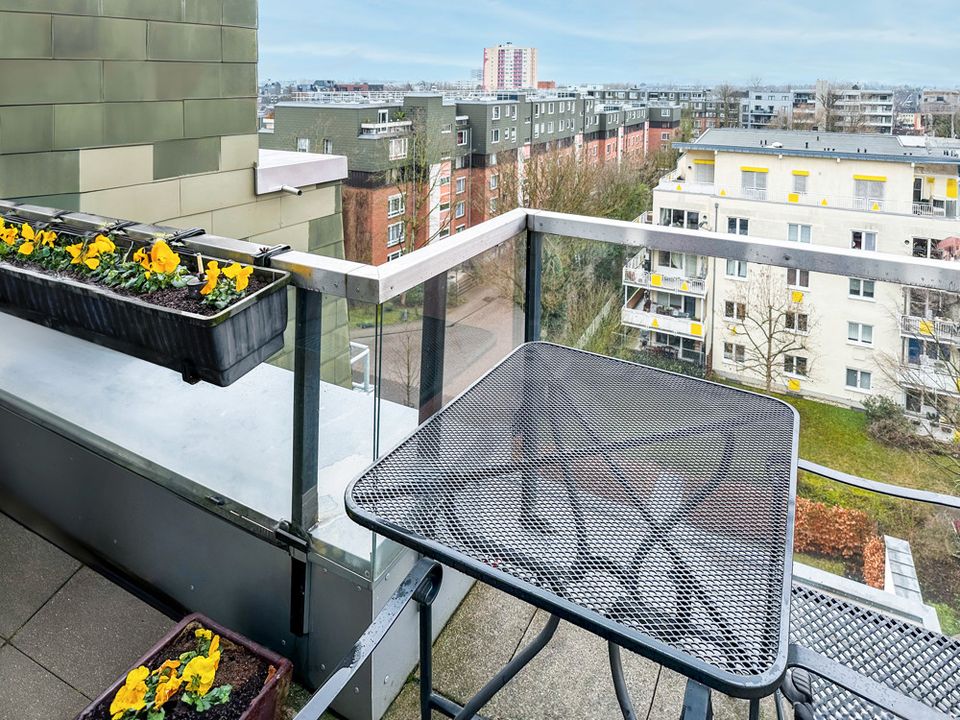 Köln liegt Ihnen zu Füßen - Panoramablick von der Dachterrasse in Köln Niehl in Köln