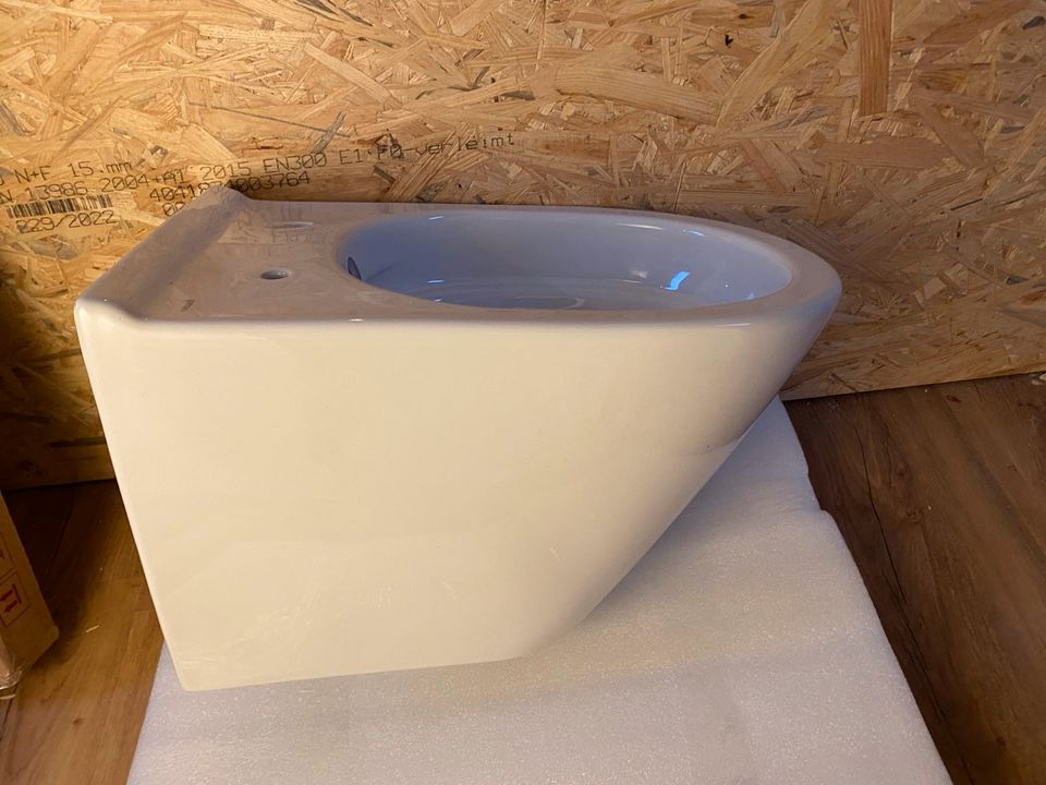 Cersanit wand wc tiefspühler NEU deckel mit absenkaitomatik in Essen (Oldenburg)