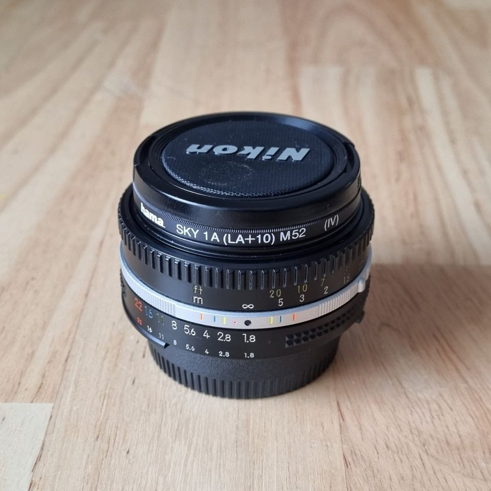 Nikon 50mm f/1.8 + Skylight 1A filter  -  Top Zustand! in Berlin