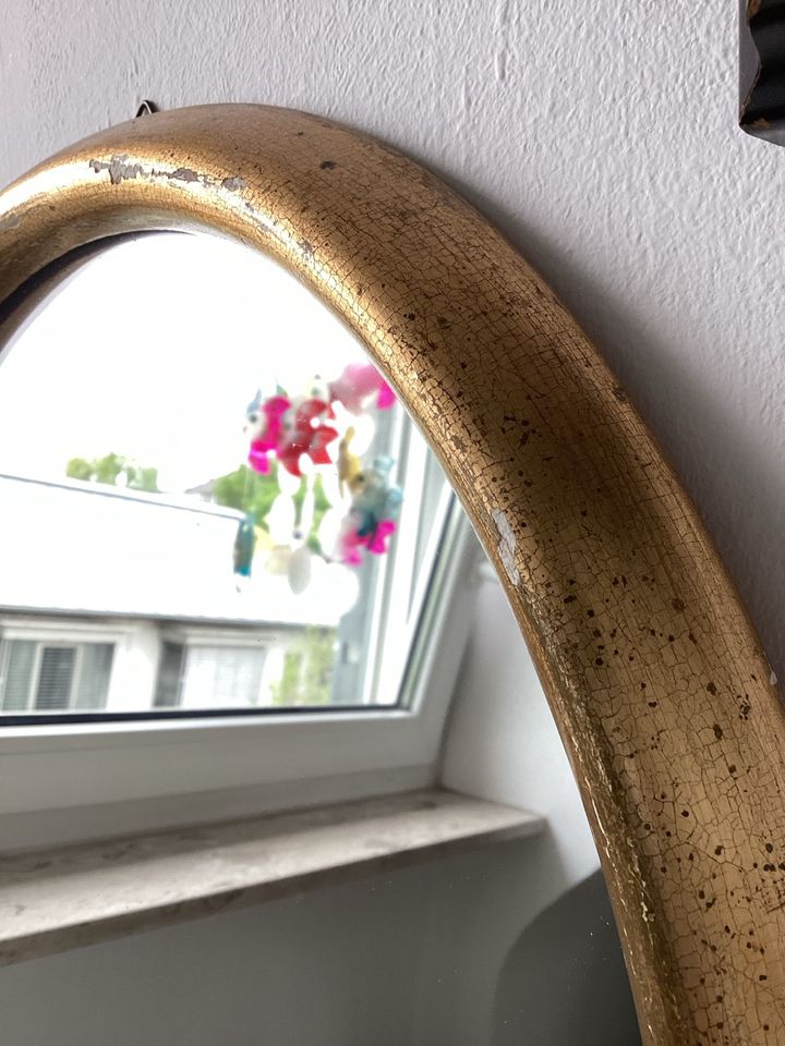 Spiegel gold oval in Stuttgart