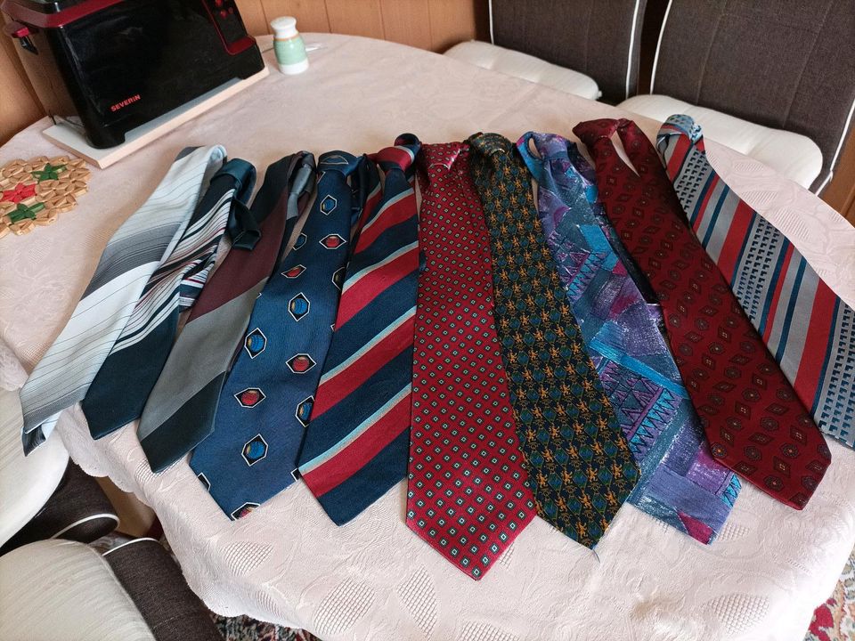 Krawatten, verschiedene Muster in Berlin