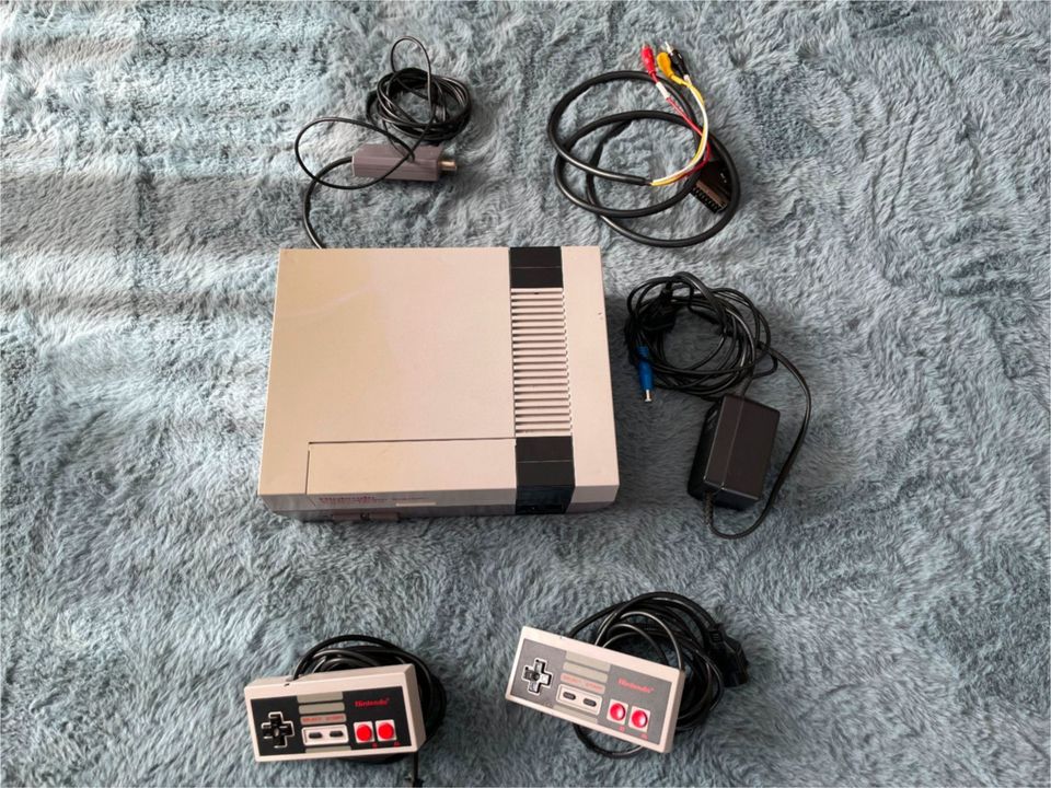 Nintendo Entertainment System NES Konsole mit Zubehör in Burgdorf