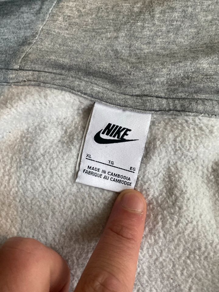 Nike Jacke grau in Dortmund
