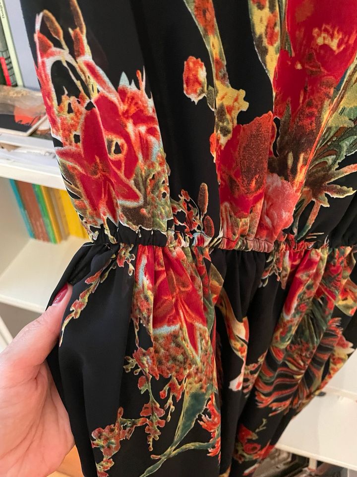 luftiges langes Maxi Kleid schwarz Blumen Print tailliert S 36 in Berlin