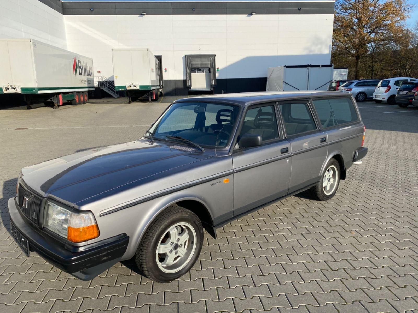 Abbildung des Autos Volvo 240 GL P245 H-Kenn…