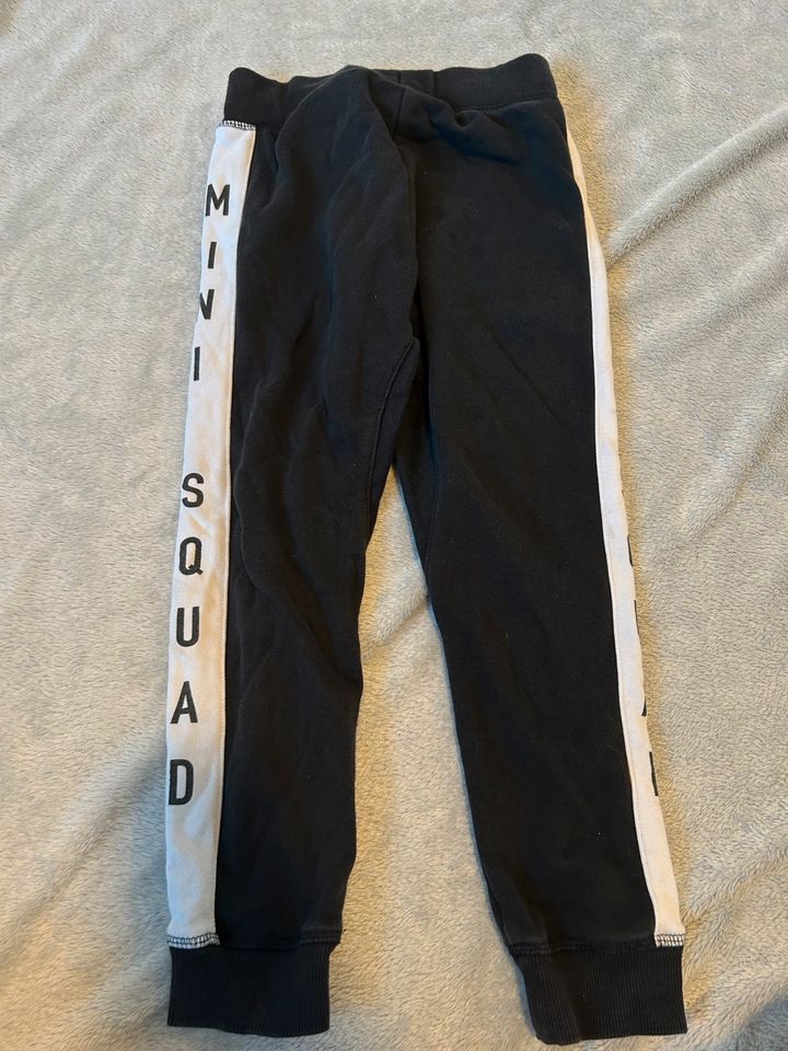 schwarze Jogginghose von H&M/ Hose Gr. 122 in Neuenkirchen