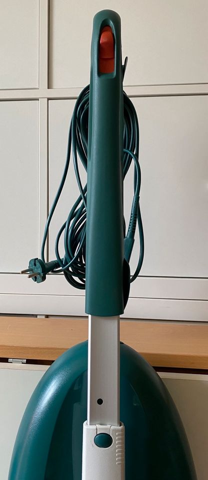 Kobold Vorwerk Staubsauger VK 136 + EB 360 + Zubehör in Hamburg