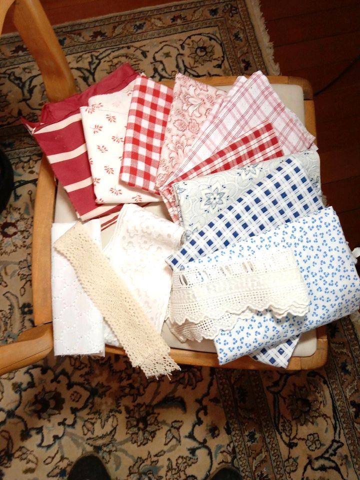 Kleines Patchwork Paket , Stoffe Bauernstoffe, Spitze in Thießen