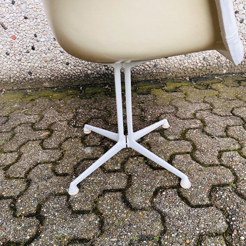 SETPREIS! 3x Herman Miller / Vitra - Charles & Ray Eames - Fiberglass Armchair | Stühle / Sessel | Zeitloser Designklassiker | La Fonda in Düsseldorf