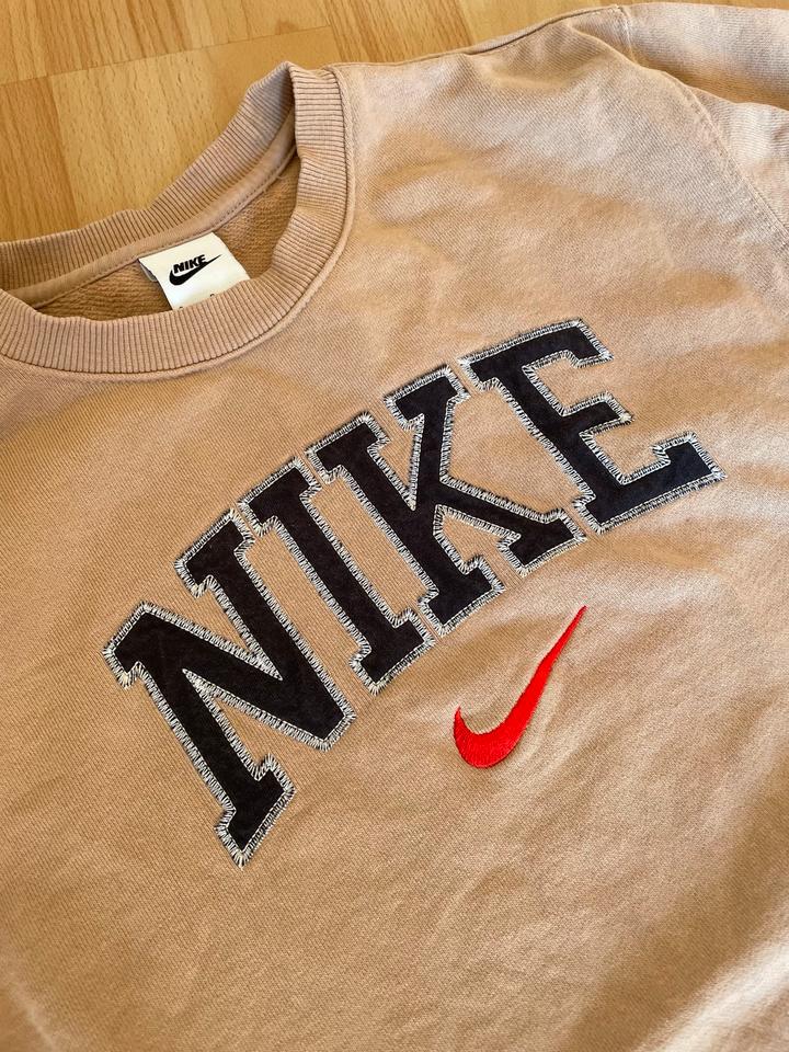 Nike vintage sweater beige sale