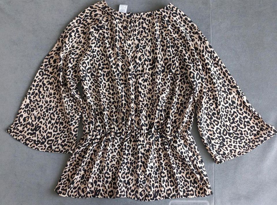 Bluse mit Leopardenmuster Gr. 158/164 in Düsseldorf