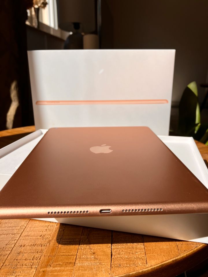 Apple iPad 8. Generation 128 GB rosé in Teltow