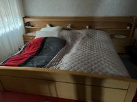 Doppelbett mit Kopfteil und Nachttischchen Hessen - Selters Vorschau