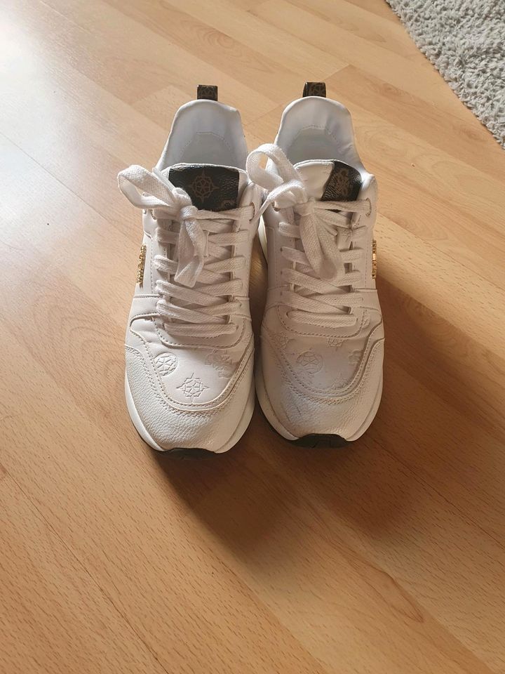 Guess sneaker in Delbrück