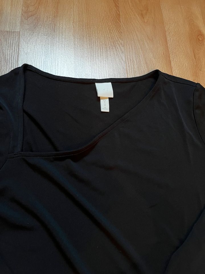 H&M Shirt asymmetrischer Ausschnitt M in Bottrop