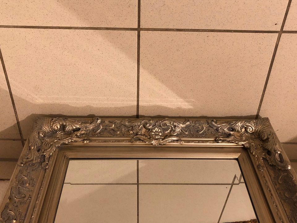 Großer Spiegel klassisch elegant, silber Dekor, Deko 160x60 cm in Remshalden
