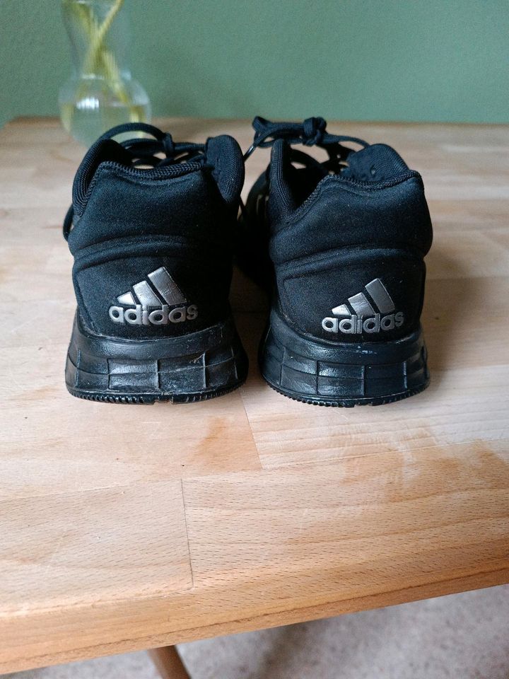 Adidas Schuhe Damen in Bad Nauheim