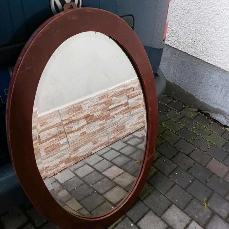Großer ovaler Spiegel aus Omas Zeiten in Ehrenberg (Rhön)